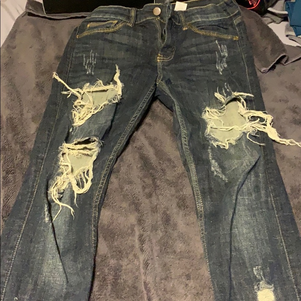 Junior ripped jean